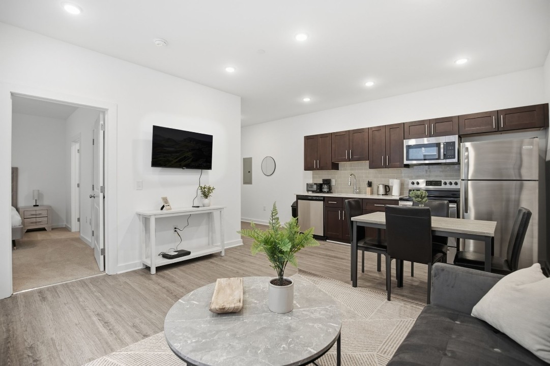Fairmount Square 1528-3D · Unit 1/1