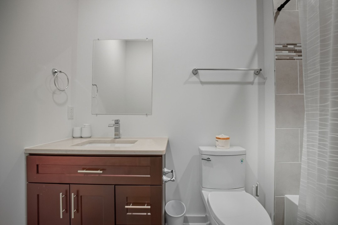 Fairmount Square 1528- 2G · Unit 1/1