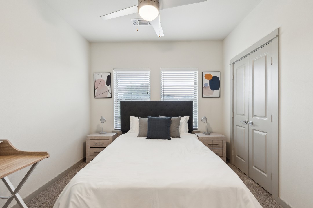 Chisholm Trace · Unit 422 2/2