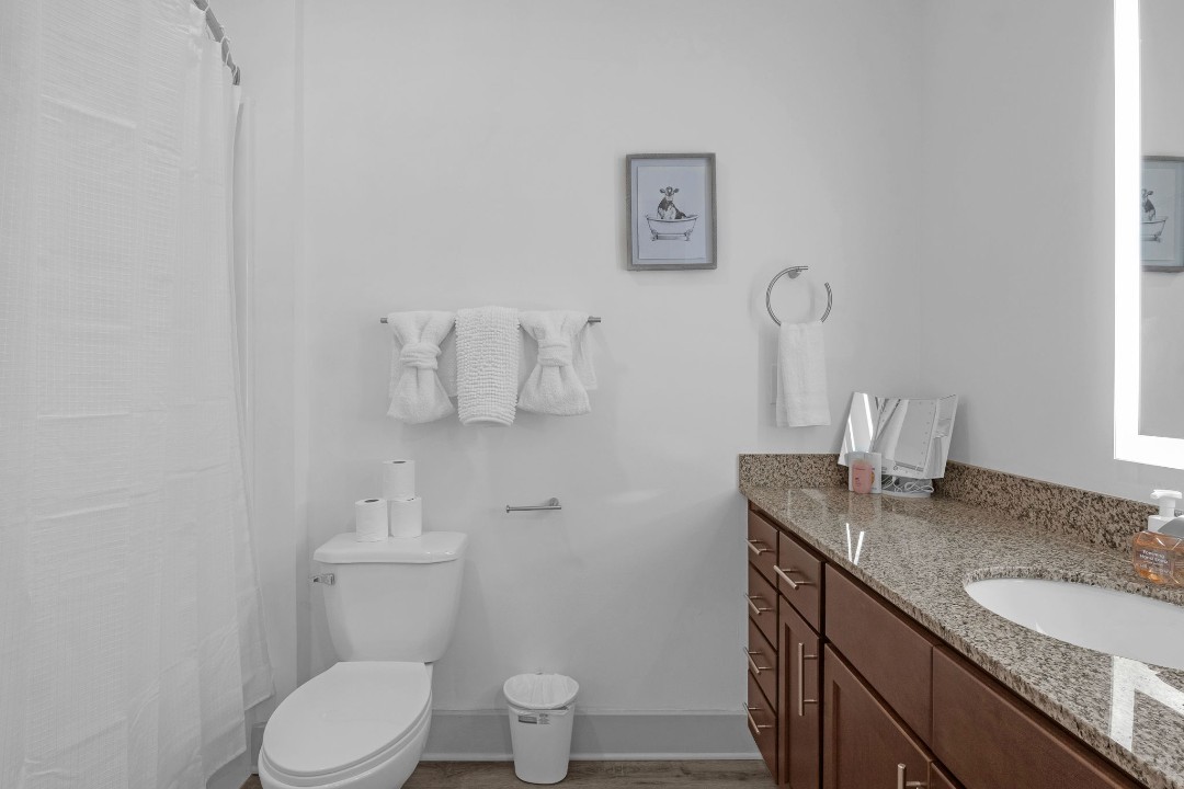 Overlook at Farragut 4001, · Unit 2/2