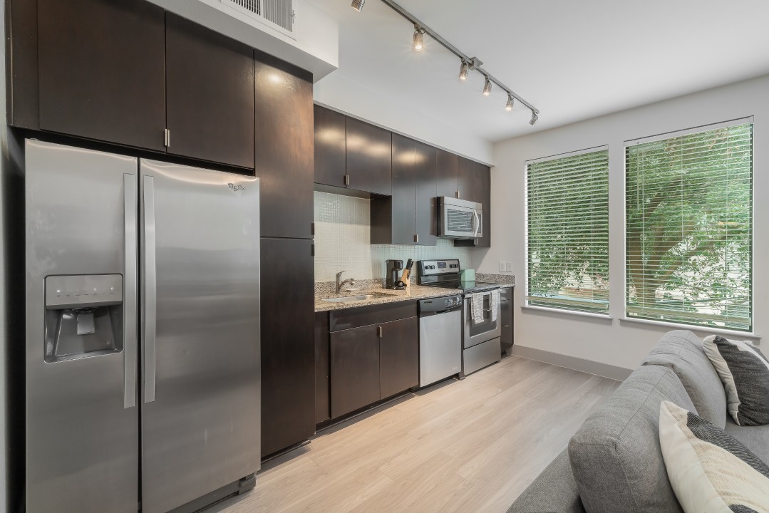 Park West 223, 1br