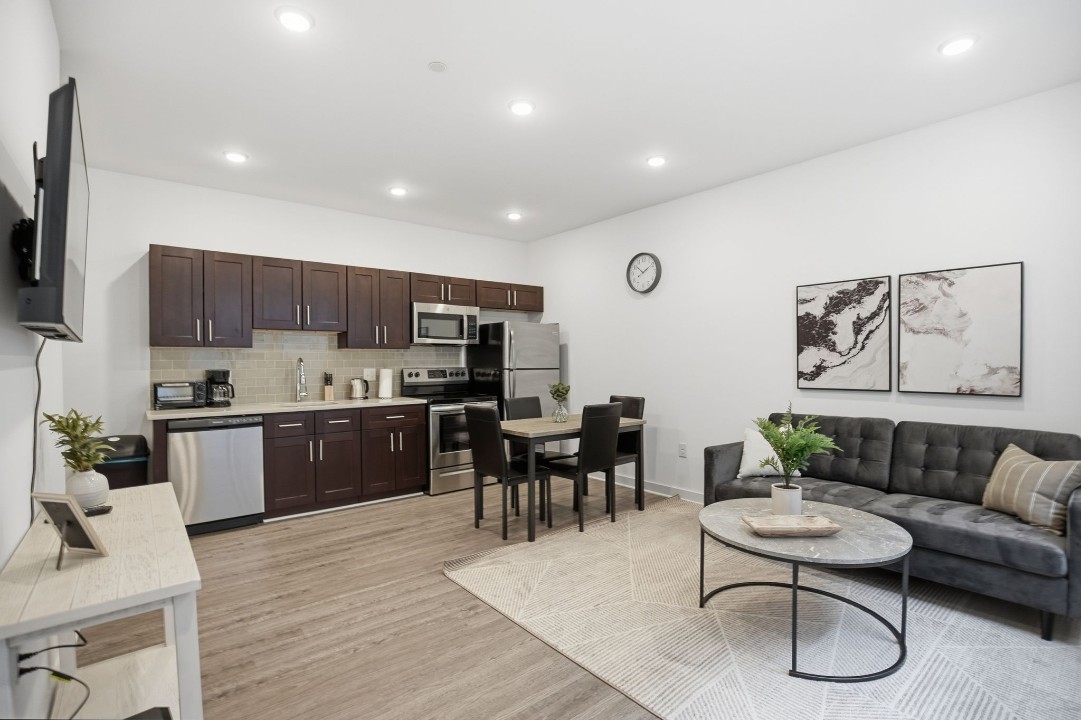 Fairmount Square 1528-3D · Unit 1/1