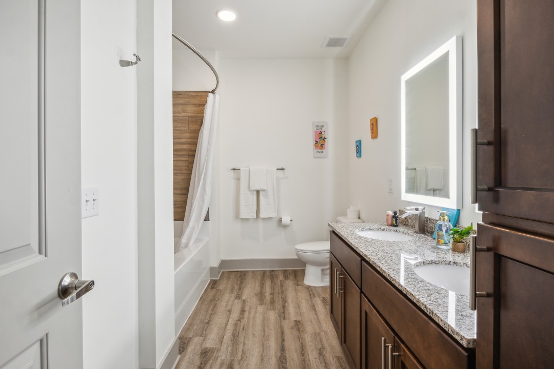 Overlook at Farragut 8207, · Unit 2/2