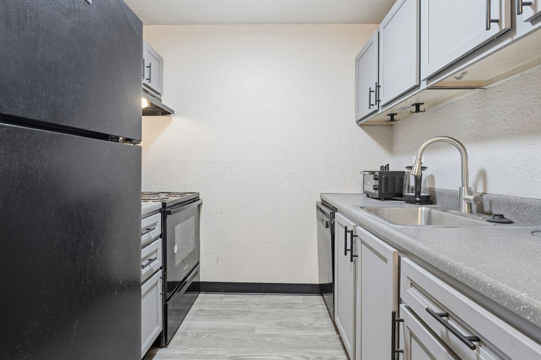 Hillcrest 5704F · Unit 1/1
