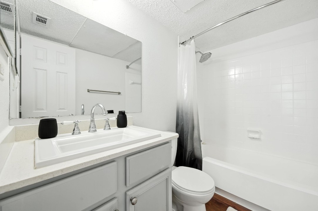 Mueller Flats · Unit 1508 1/1