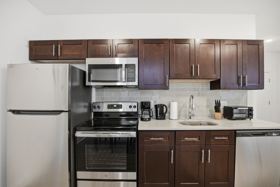 Fairmount Square 1528- 2H · Unit 1/1