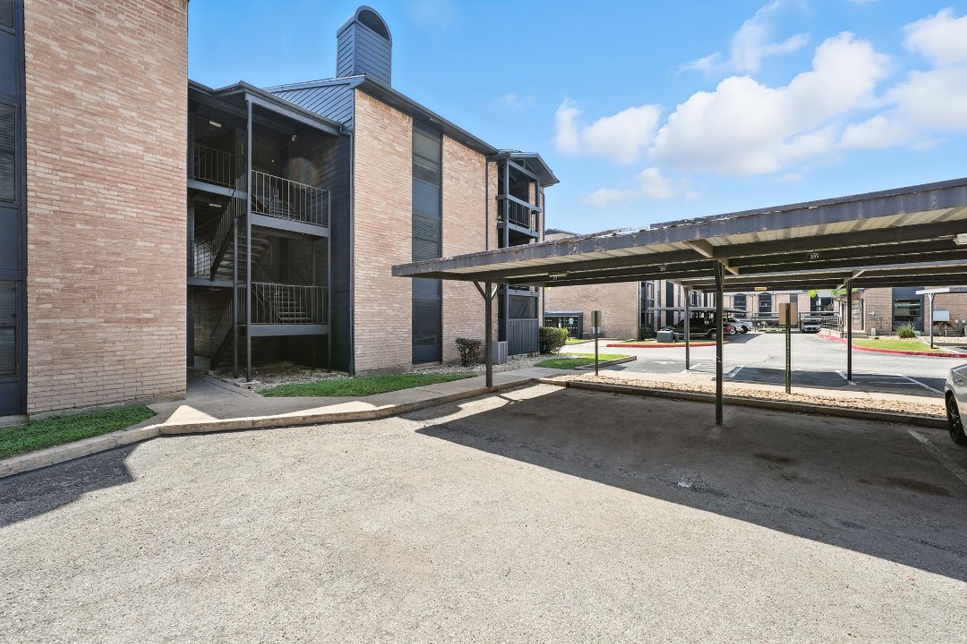 Mueller Flats · Unit 1223 2/2