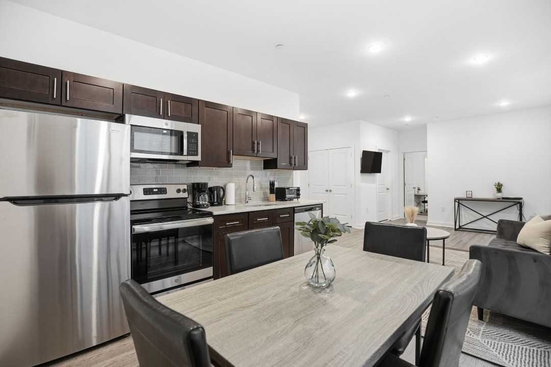 Fairmount Square 1528- 2H · Unit 1/1