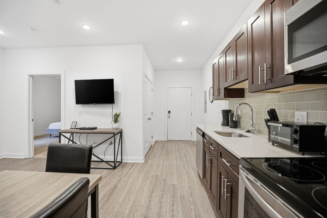 Fairmount Square 1528-2D · Unit 1/1