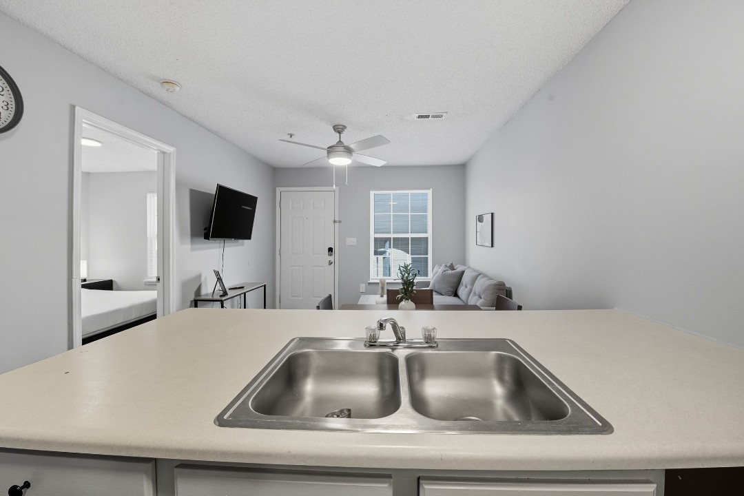 Meadowbrook 254-301 1bd/1bd