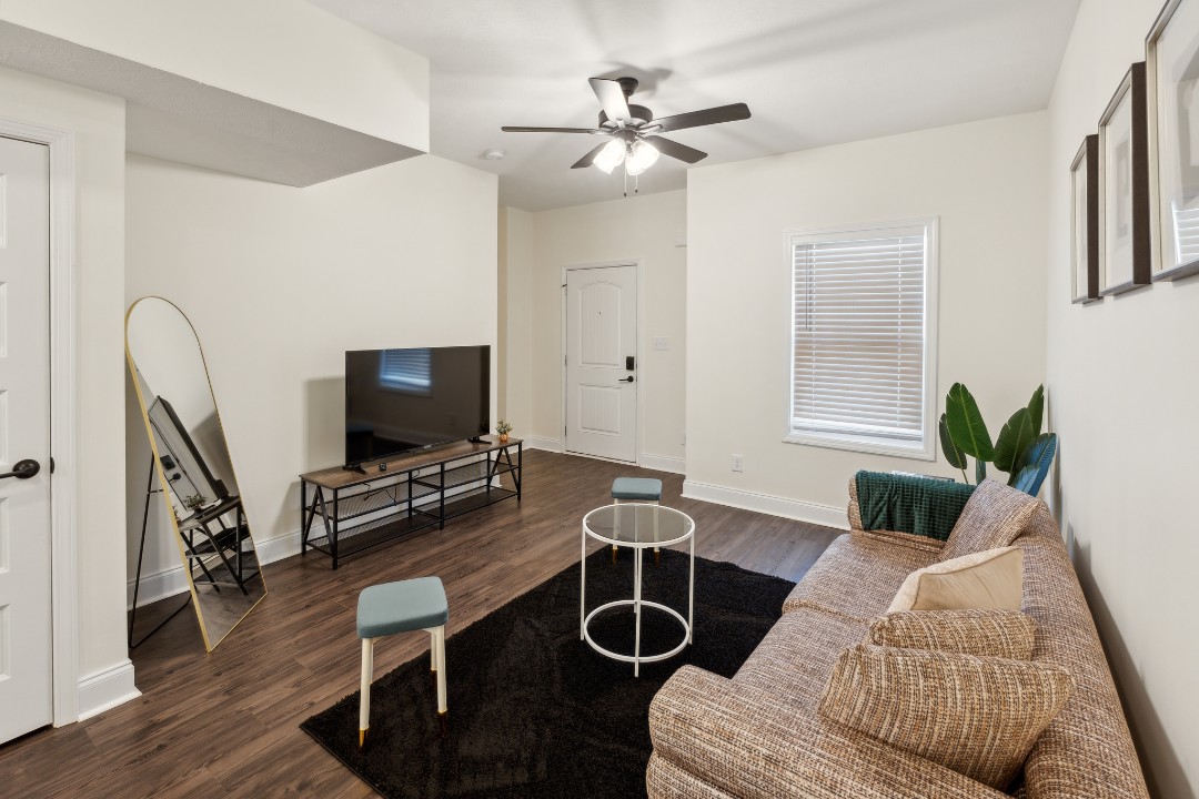 Alto · Unit Q7 2bd/2.5 bth