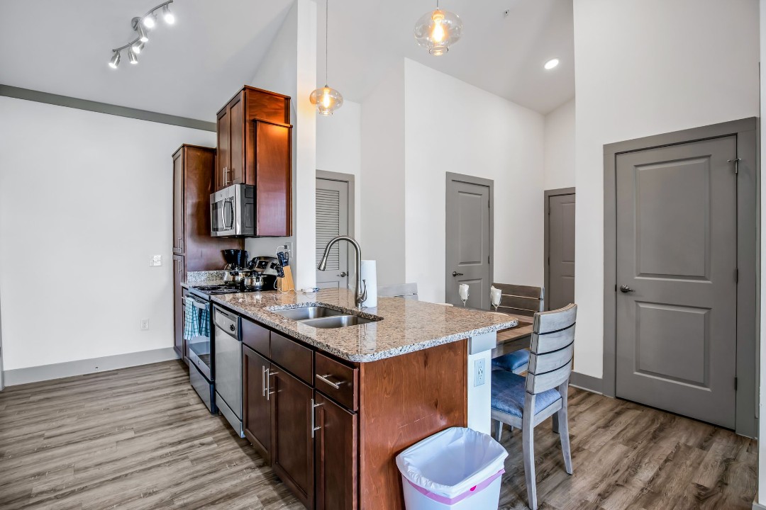 Overlook at Farragut 6301, · Unit 2/2