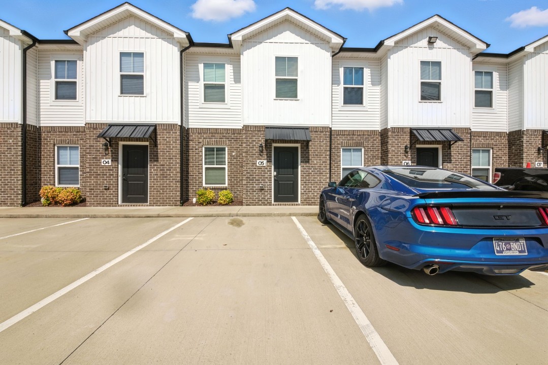 Arte Luxury townhomes O5 2/2.5