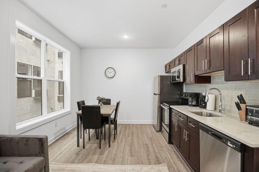 Fairmount Square 1528- 2H · Unit 1/1