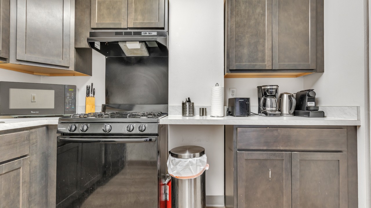 Pa Place 1801, 2br