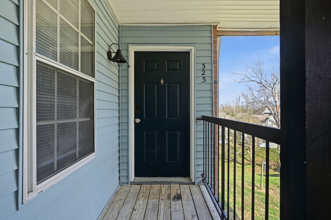 The Trails · Unit 323 2/1