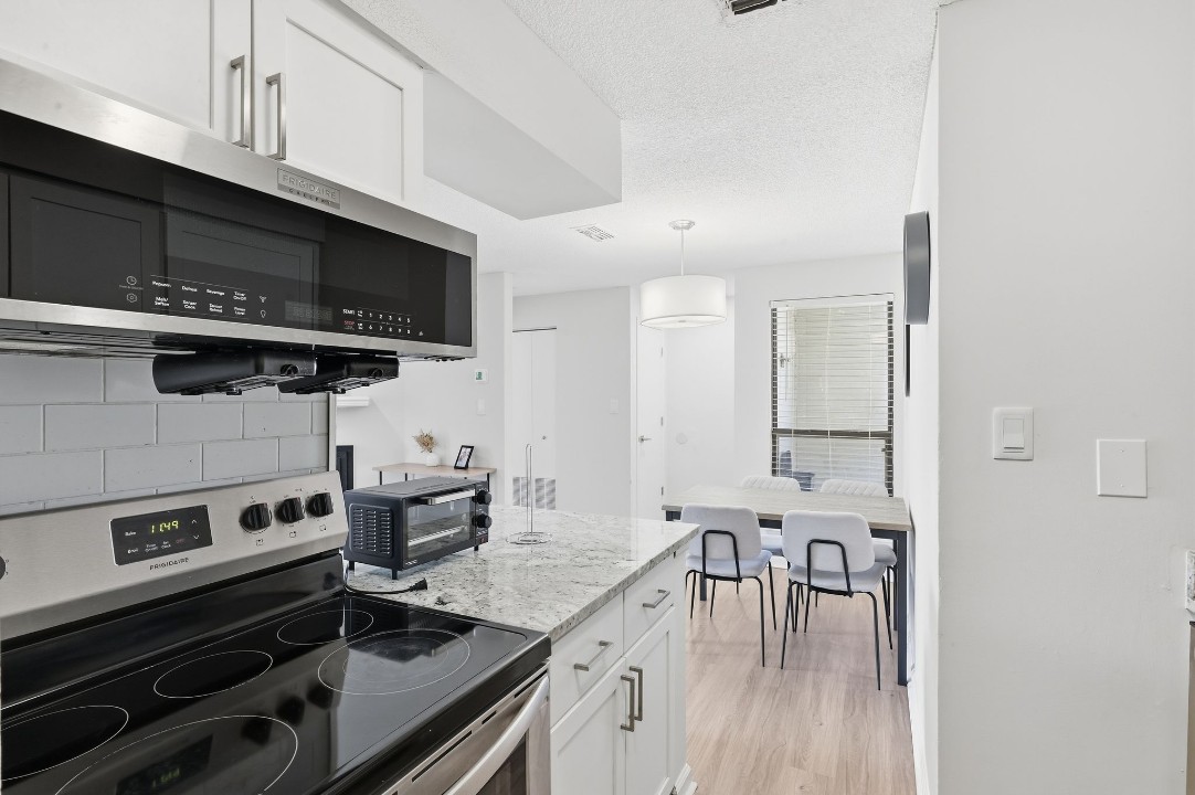 Taylor at 502 · Unit unit 2103-201 2/2