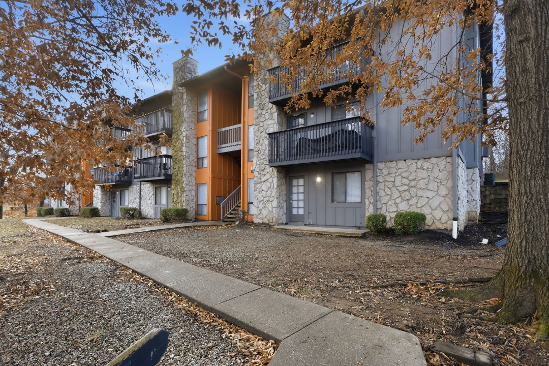 Hillcrest 5704F · Unit 1/1