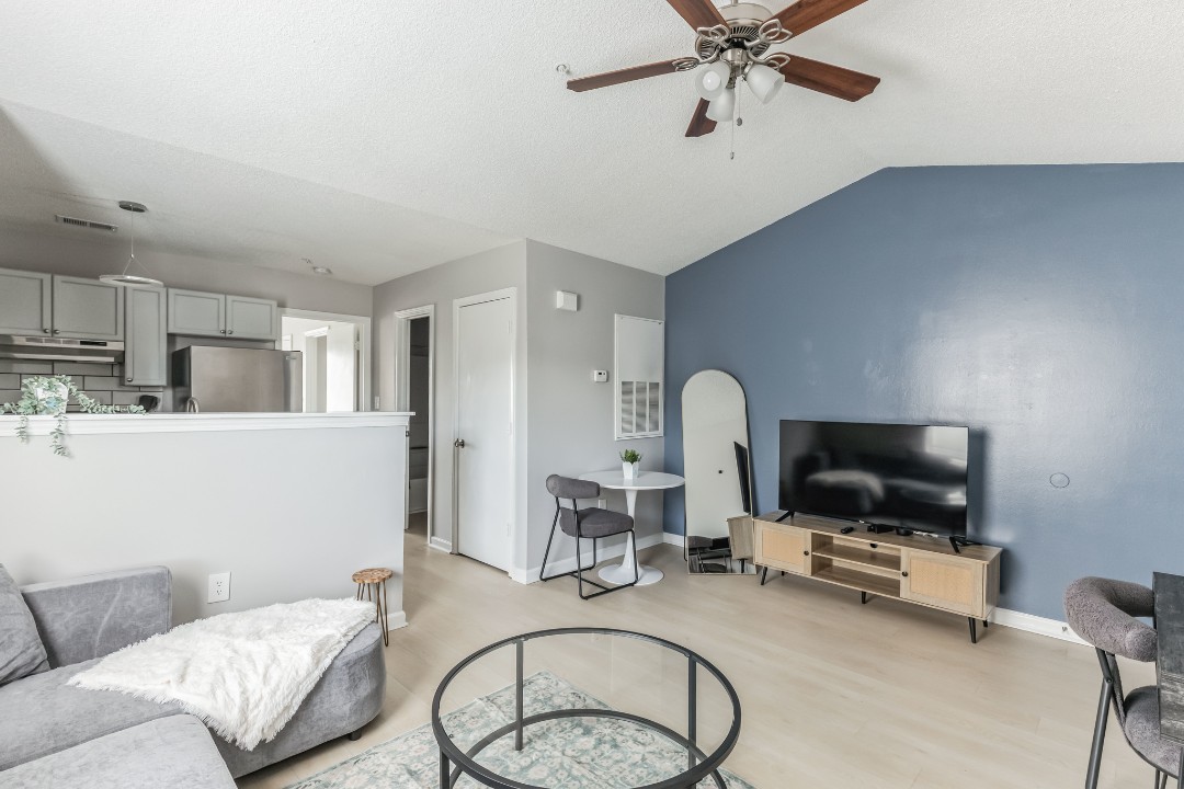 Carlson Bay, 3516-301, · Unit 1/1