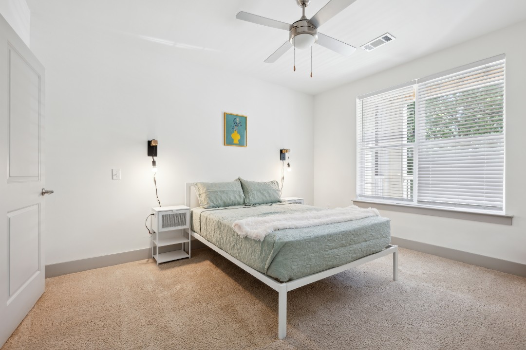 Overlook at Farragut 2103, 1BD/1BA
