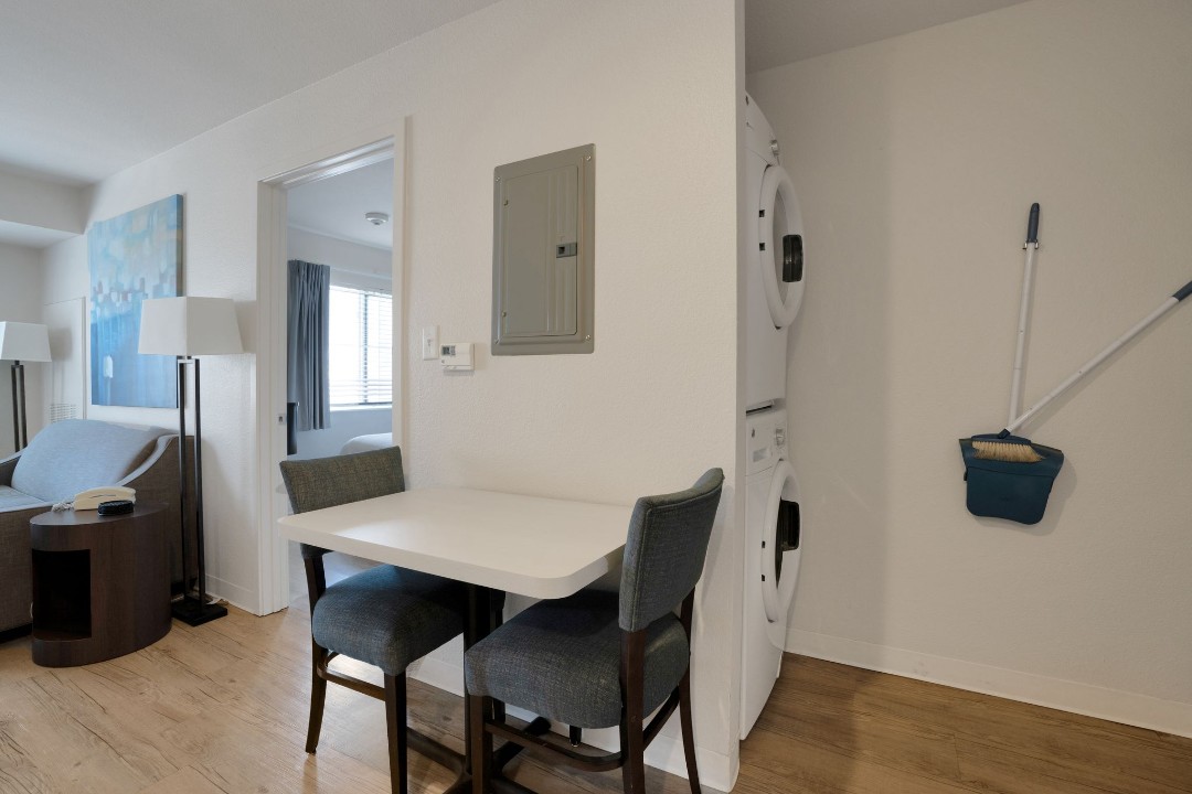 Simplicity At the Rim · Unit 1407 1/1