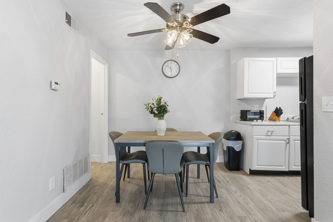 Hillcrest 8304E · Unit 1/1