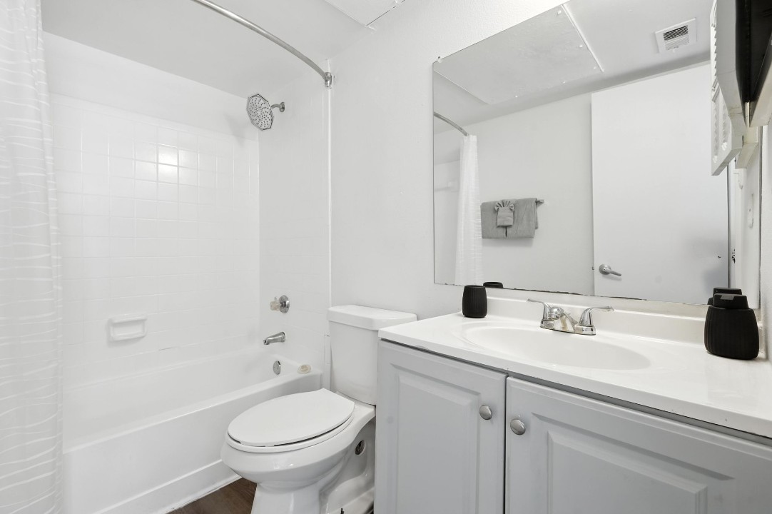 Mueller Flats · Unit 329 1/1