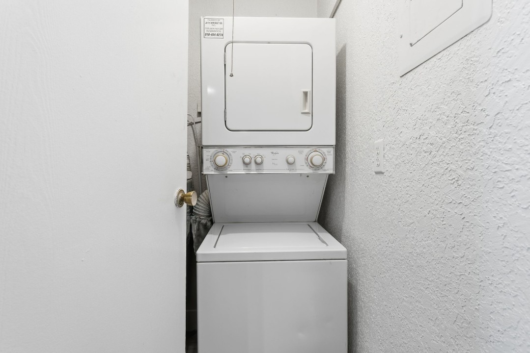 Hillcrest 8304E · Unit 1/1