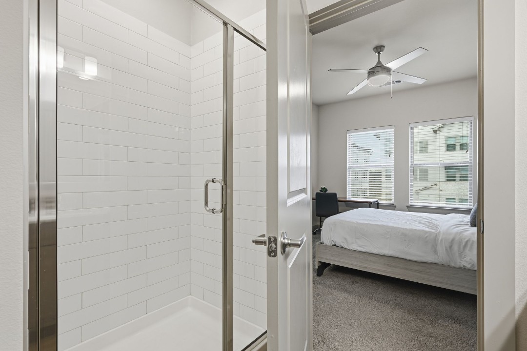 Chisholm Trace · Unit 327 2/2