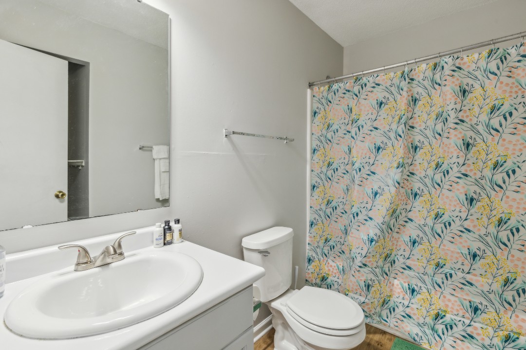 Carlson Bay, 3508-301, · Unit 2/2