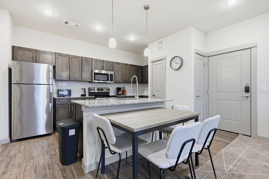 Chisholm Trace · Unit 1035 1/1