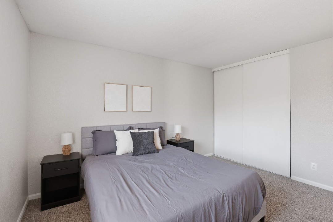 Hillcrest 8330E · Unit 2/1