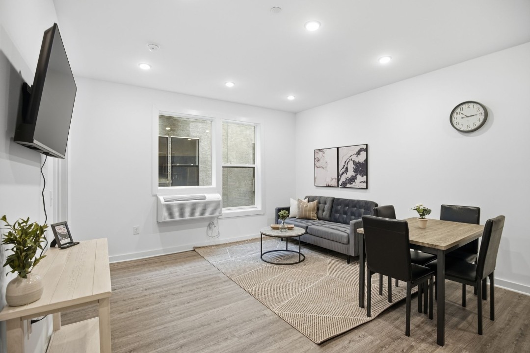 Fairmount Square 1528-3G · Unit 1/1