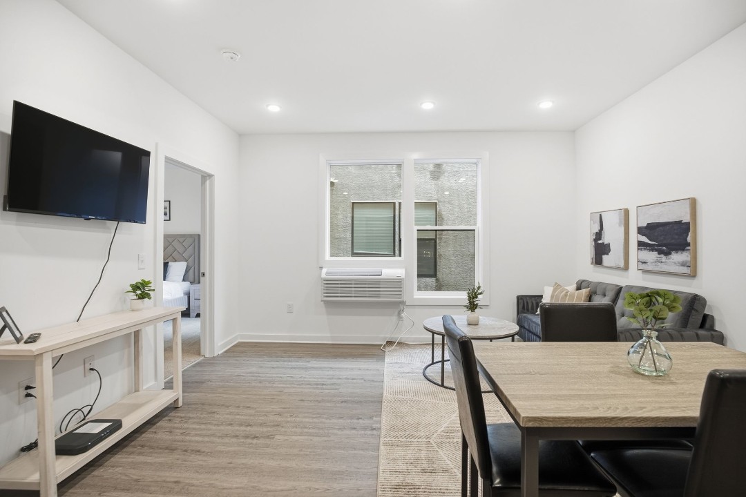 Fairmount Square 1528- 3B · Unit 1/1