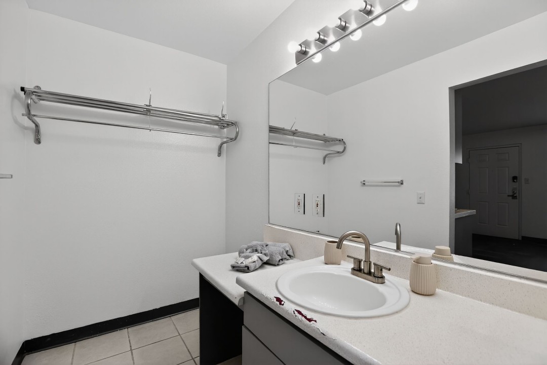 Spectra Paradise Studios · Unit 615