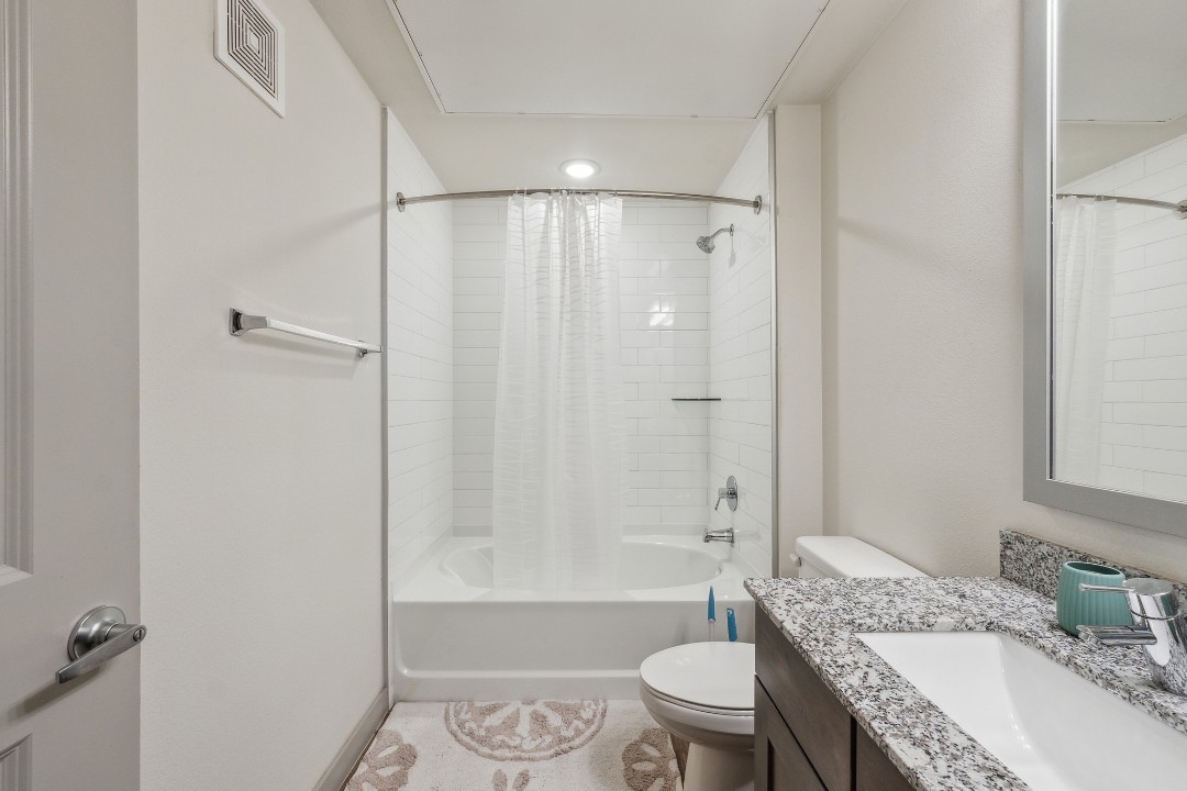 Chisholm Trace · Unit 1022 2/2