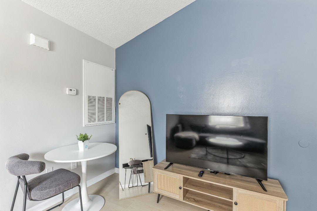 Carlson Bay, 3516-301, · Unit 1/1