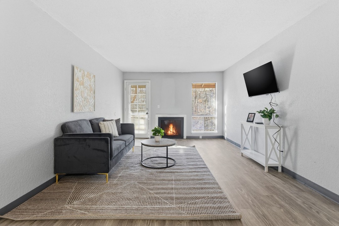 Hillcrest 8330F · Unit 1/1