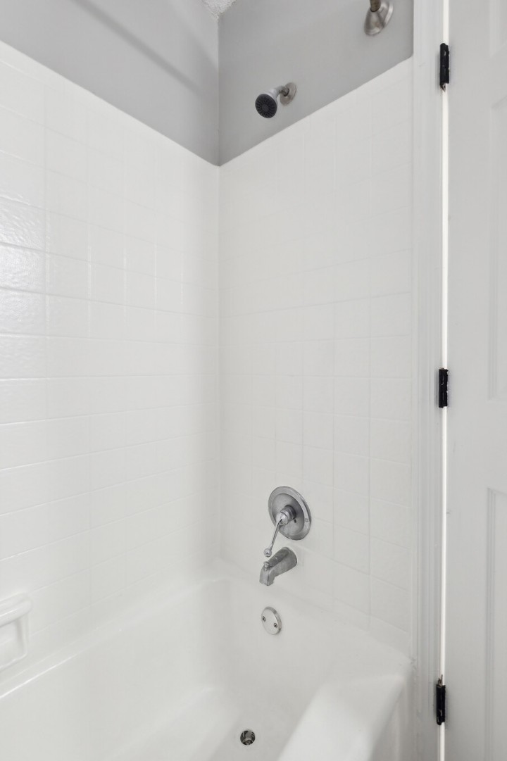 Brentwood C2 - · Unit 1/1