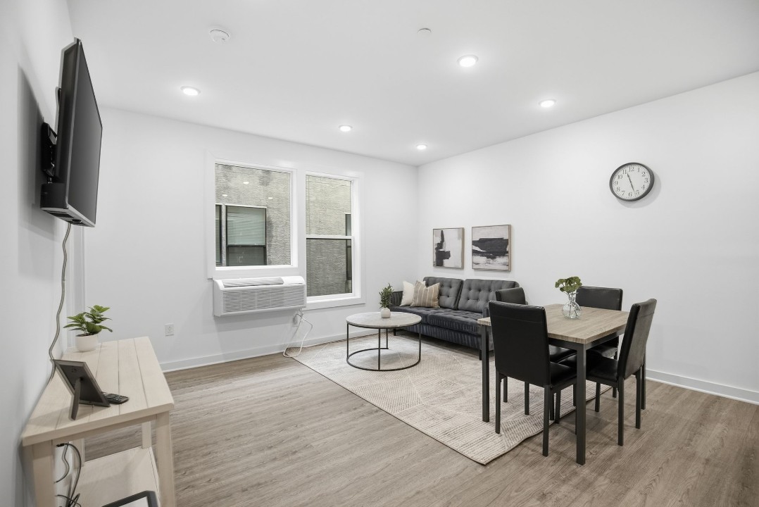 Fairmount Square 1528- 3B · Unit 1/1