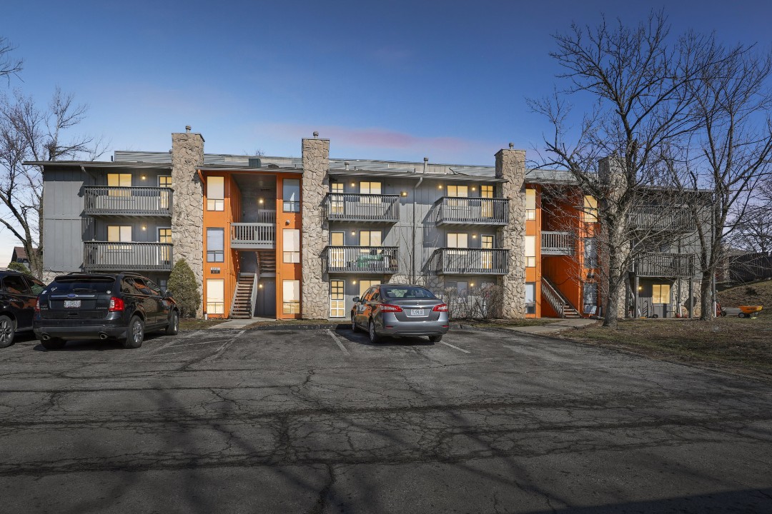 Hillcrest 5403F · Unit 2/1