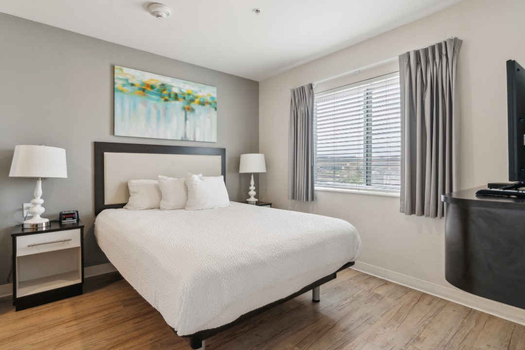 Simplicity At the Rim · Unit 1404 2/2