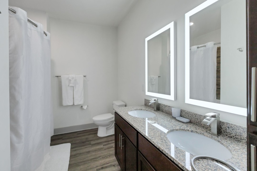 Overlook at Farragut 2302, · Unit 2/2