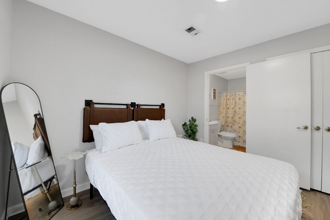 Carlson Bay, 965-104, · Unit 1/1