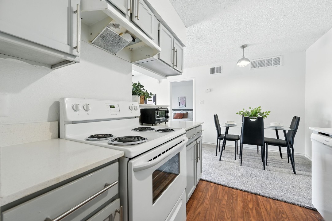 Mueller Flats · Unit 614 1/1