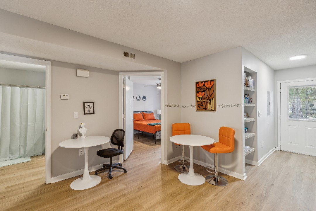Carlson Bay, 3504-102, · Unit 2/2