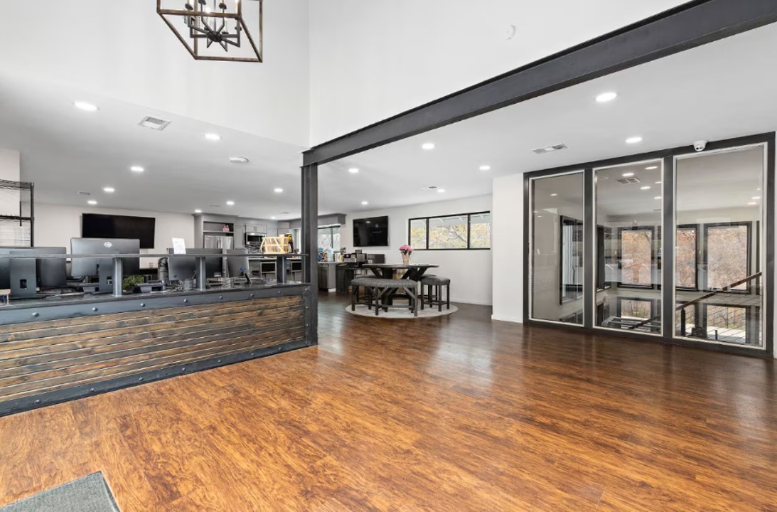 Hillcrest 8306C · Unit 1/1