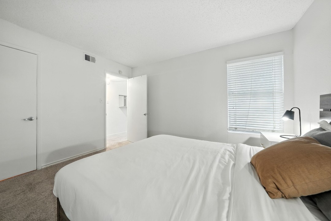 Mueller Flats · Unit 1223 2/2