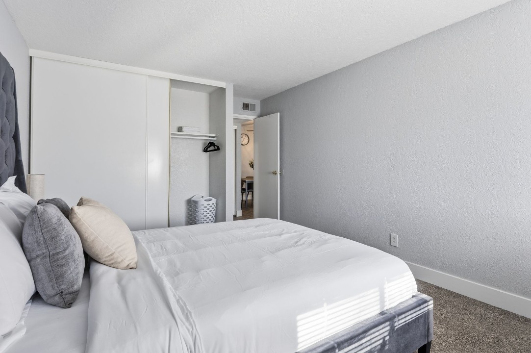 Hillcrest 8304E · Unit 1/1