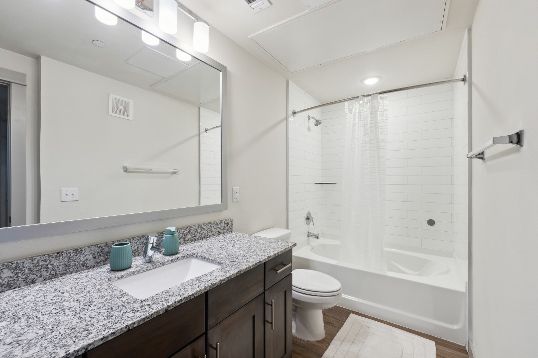 Chisholm Trace · Unit 933 1/1